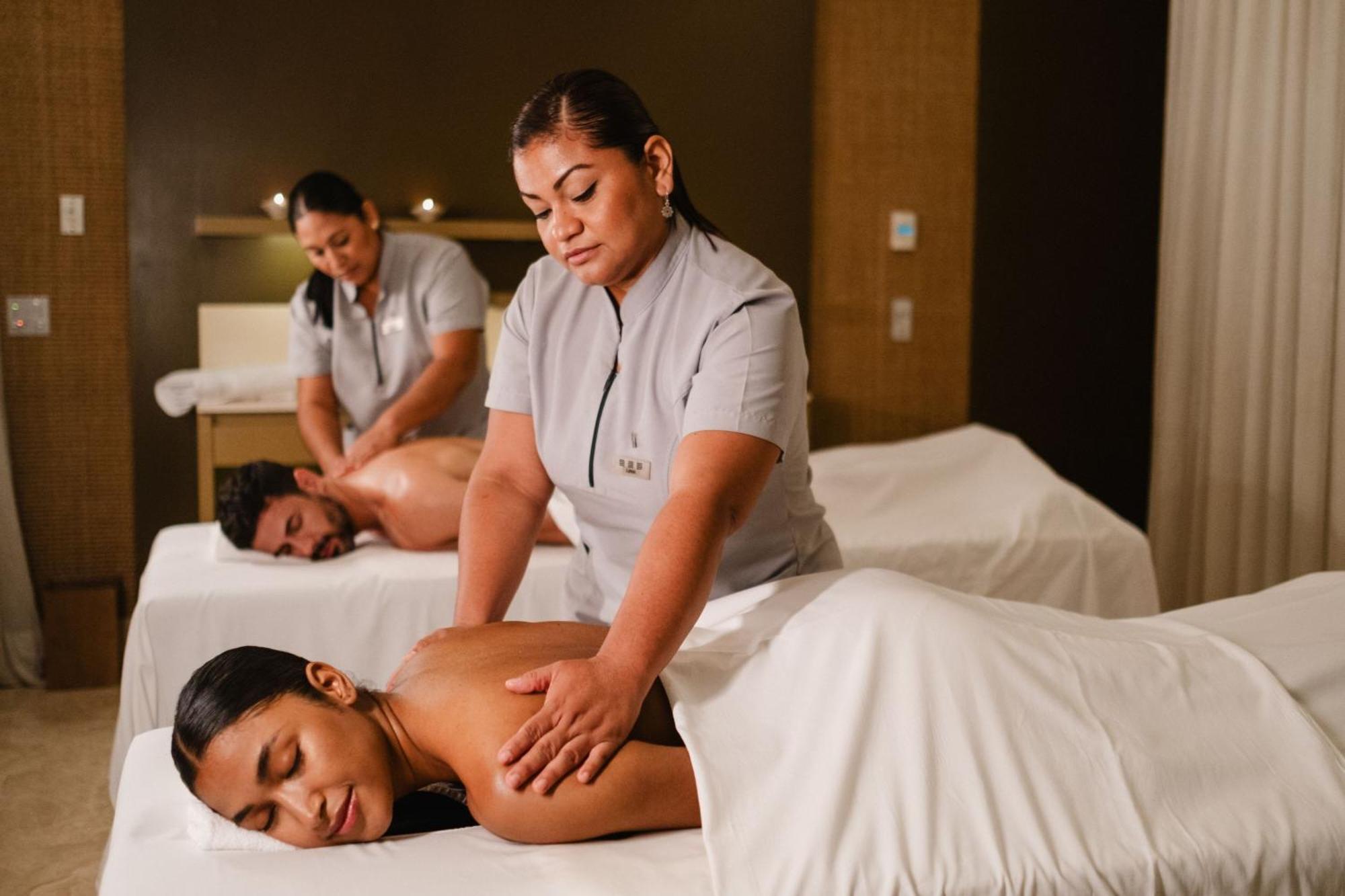 Hotel Paracas, A Luxury Collection Resort, Paracas Exterior photo Massage therapists at work