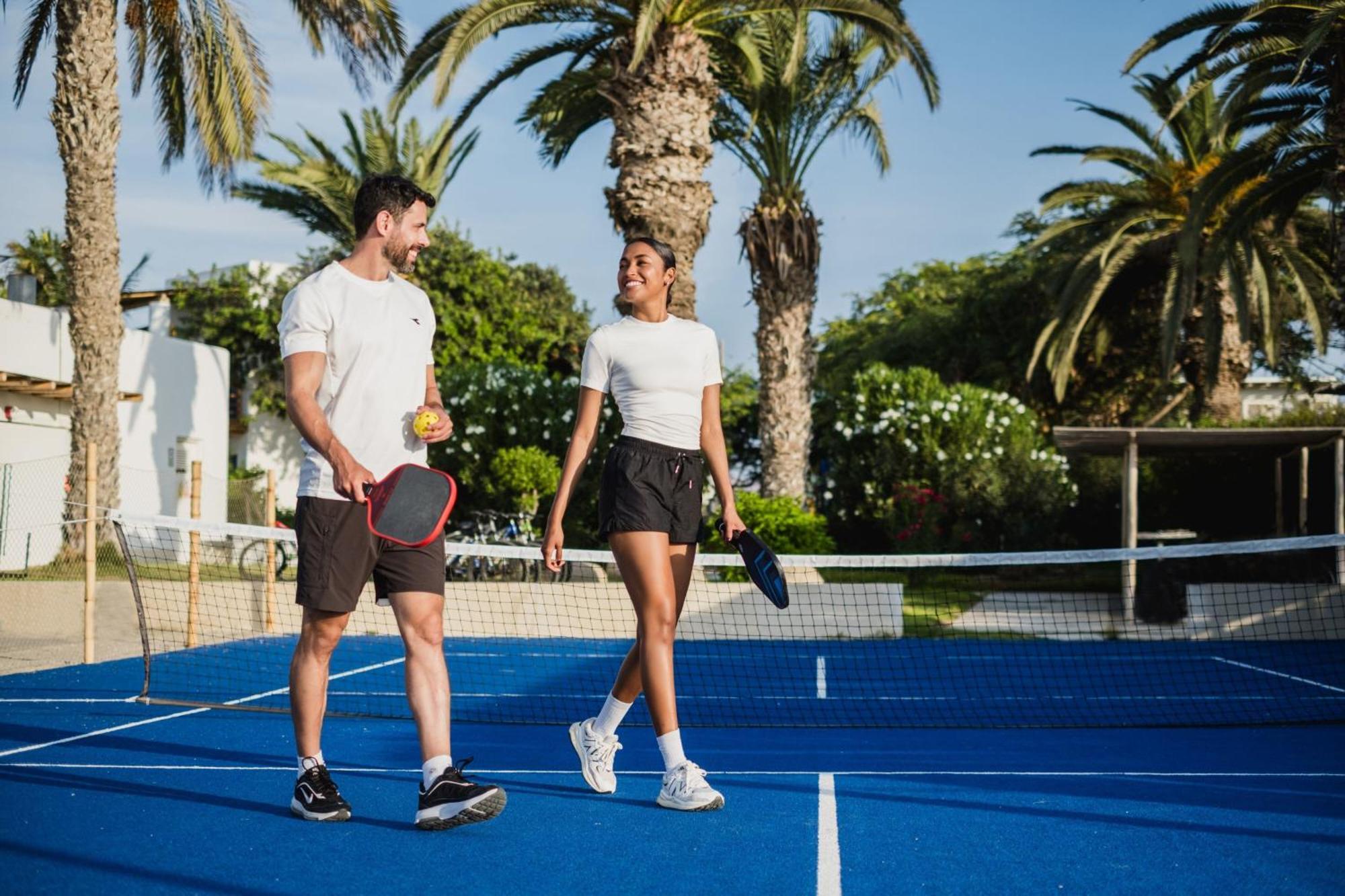 Hotel Paracas, A Luxury Collection Resort, Paracas Exterior photo Tennis players walking on a tennis court