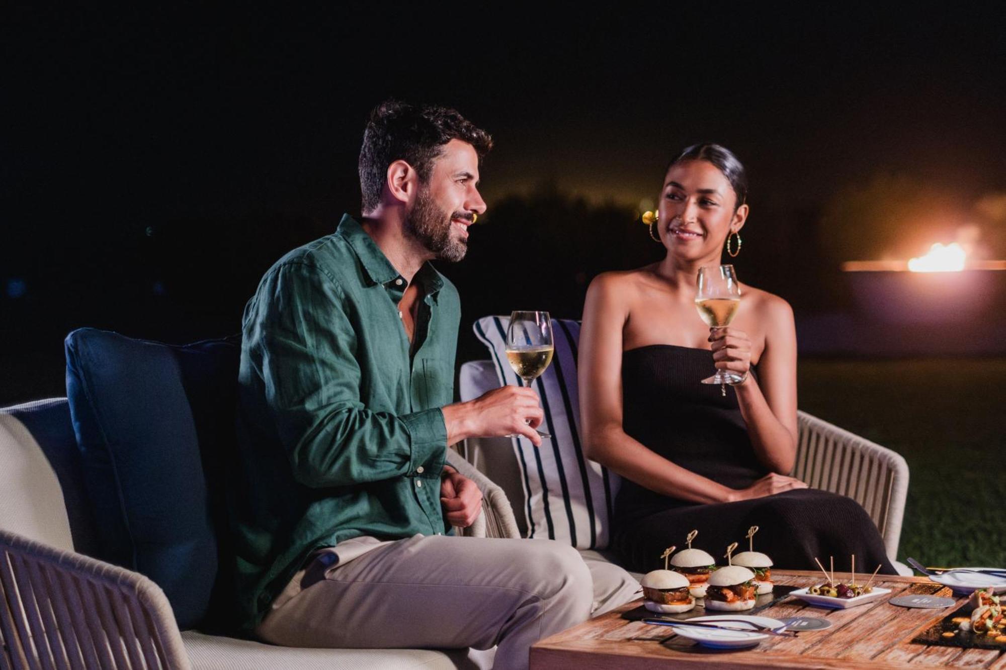 Hotel Paracas, A Luxury Collection Resort, Paracas Exterior photo A couple dining at the resort