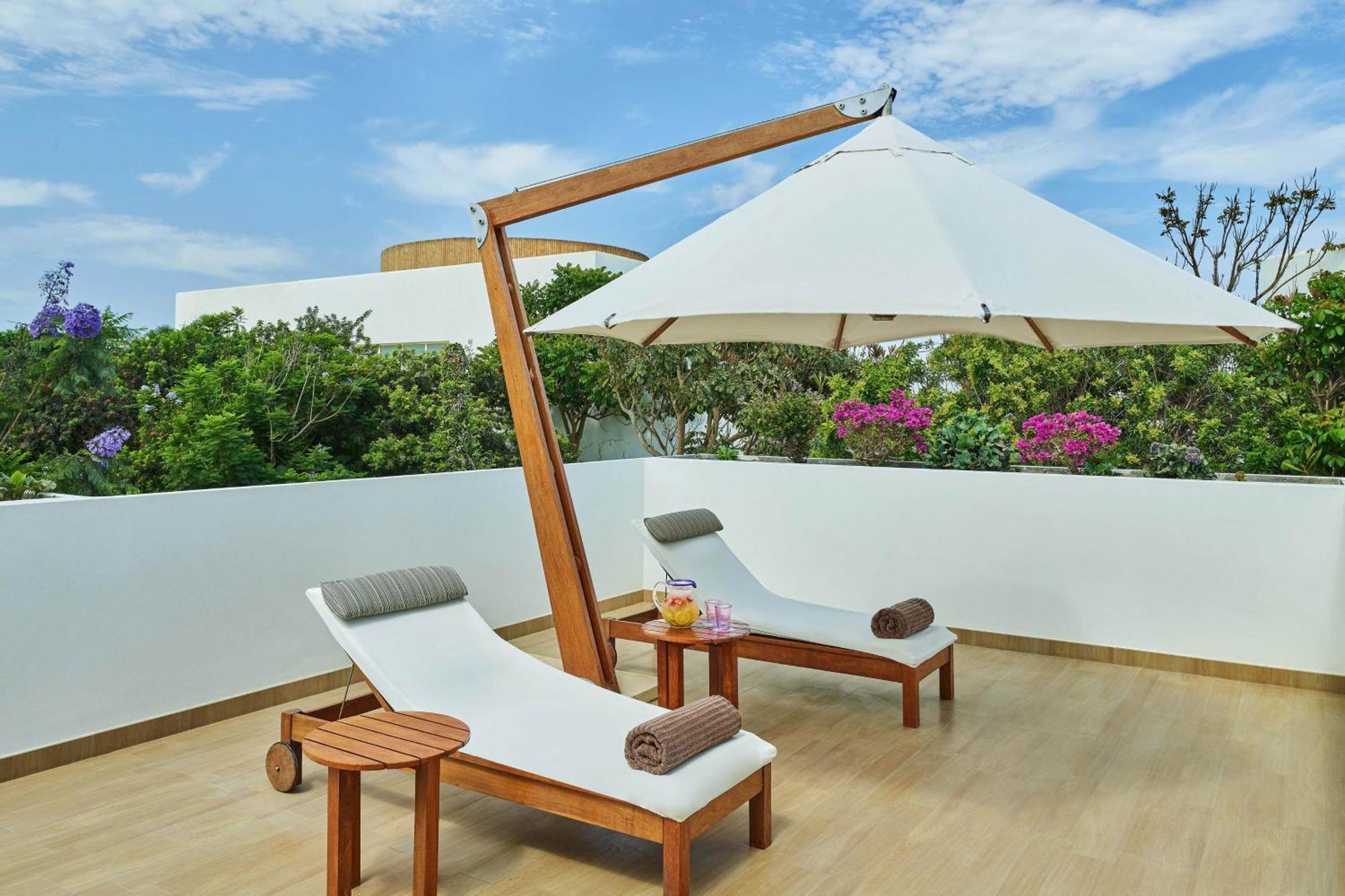 Hotel Paracas, A Luxury Collection Resort, Paracas Exterior photo A cantilever umbrella